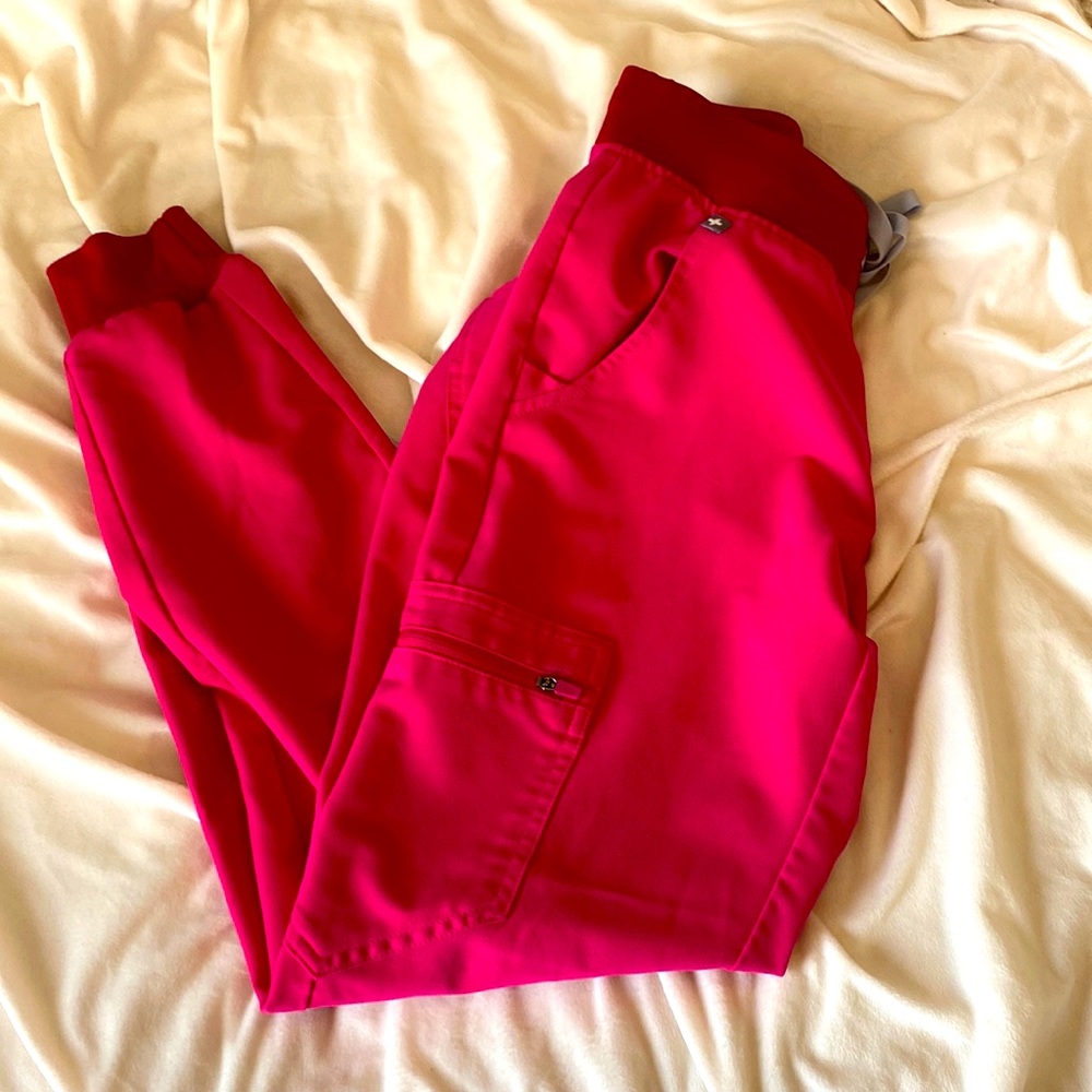 FIGS Zamora Jogger Shocking Pink XSP